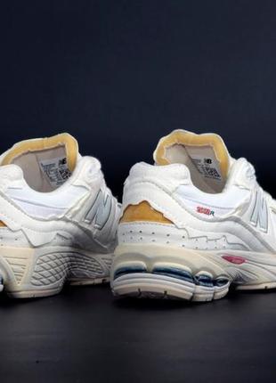 Жіночі кросівки new balance 2002r cream нью беланс кремового кольору5 фото