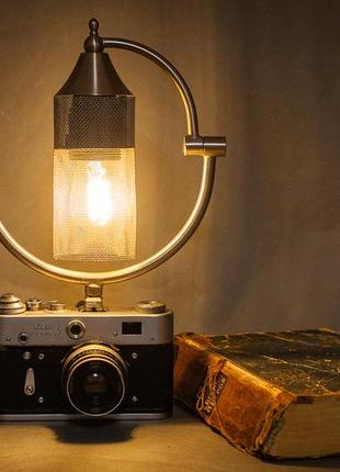 Настольный оригинальный светильник в стиле лофт.1 фото