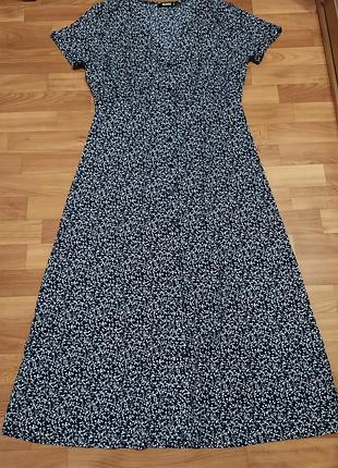 Красивое платье на пуговицах