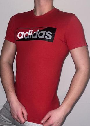 Футблка  adidas , m