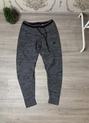 Споривні штани nike tech fleece