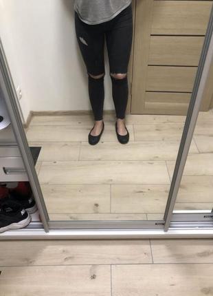 Темно-серые джинсы от topshop
