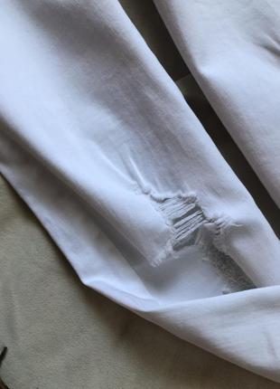 Актуальные белые штаны , белые скинни с рваностями denim&co2 фото