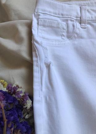 Актуальные белые штаны , белые скинни с рваностями denim&co3 фото