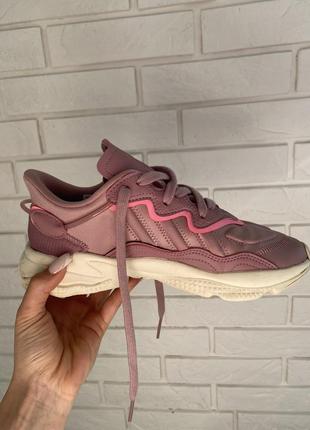 Жіночі кросівки adidas ozweego