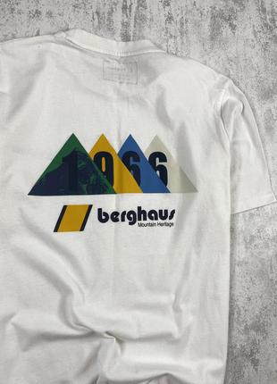 Вершини на спині: біла футболка berghaus з вражаючим принтом!2 фото