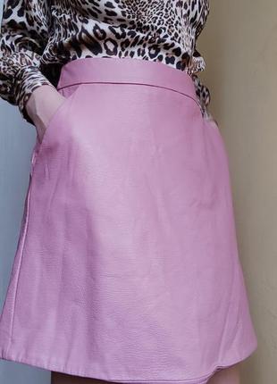 Розовая миди юбка из эко кожи