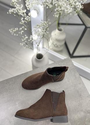 Нові жіночі чорні короткі черевики чоботи замшеві челсі весняні черевики чорні демісезонні3 фото