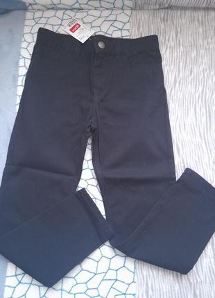 Нові чорні брючки-джинси нм