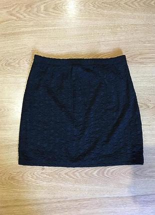 Фактурная черная юбка atmosphere