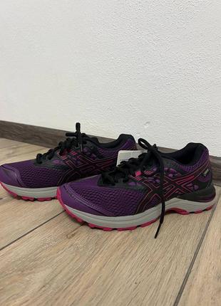 Жіночі нові кросівки asics gore-tex трекінгові бігові 37.57 фото