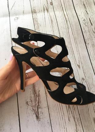 Босоніжки шкіряні