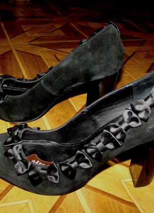 Новые замшевые туфли alexis mabille (р.40)1 фото