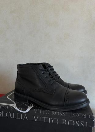 Чорні шкіряні черевики на шнурках осінь весна