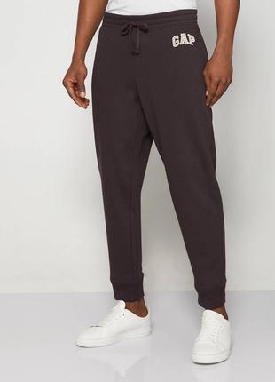 Штани спортивні gap logo fleece joggers turkish coffee розмір l