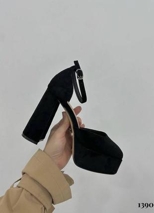 Туфлі на високому каблуку підборах високі з ремінцем на паску чорні квадратний каблук платформа5 фото