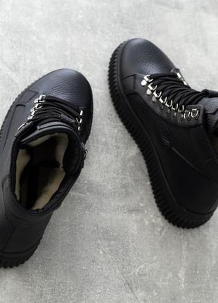 Чорні жіночі зимові шкіряні черевики на шнурку 375 фото