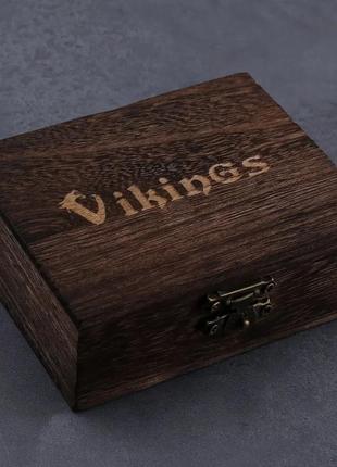 Оберег медальон молот бога грома "сокрушитель" с эксклюзивным дизайном + коробка с дерева "vikings"2 фото