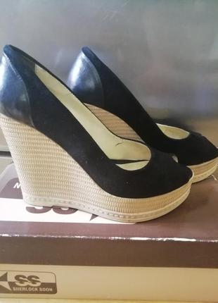 Босоніжки жіночі