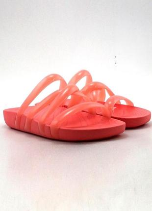 Крокс стрепі шльопанці помаранчеві слайди crocs splash glossy strappy sandal neon watermelon