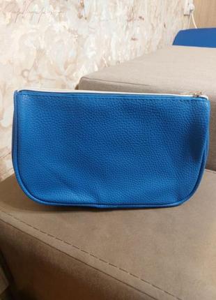 Зручна й стильна косметичка nivea