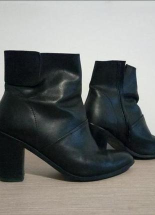Стильні демісезоні сапожки