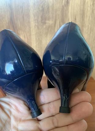 Культові темно-сині туфлі човники від salvatore ferragamo, лакована шкіра7 фото