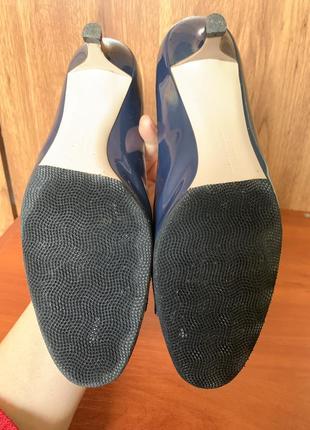 Культові темно-сині туфлі човники від salvatore ferragamo, лакована шкіра8 фото
