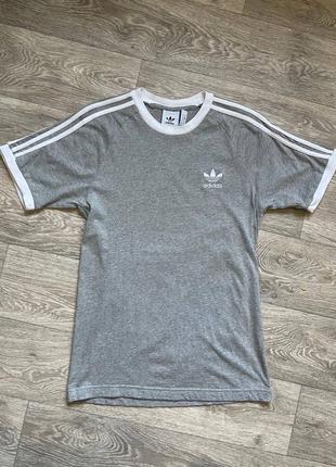 Футболка від бренду adidas