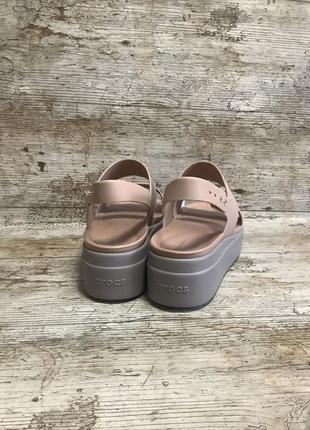 Крокс бруклін сандалі бежеві crocs brooklyn low wedge cork / mushroom7 фото