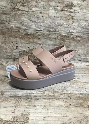 Крокс бруклін сандалі бежеві crocs brooklyn low wedge cork / mushroom9 фото