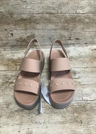 Крокс бруклін сандалі бежеві time crocs brooklyn low wedge cork / mushroom6 фото
