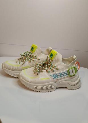 Кросівки жіночі 36 розмір