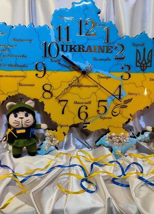 Годинник "карта україни" 80*55 см. з епоксидної смоли ручної роботи. + подарунок котик зсу. патріотичний годинник.