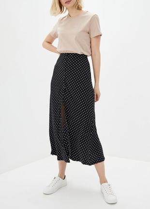 Базова бежева футболка з м'якої натуральної тканини