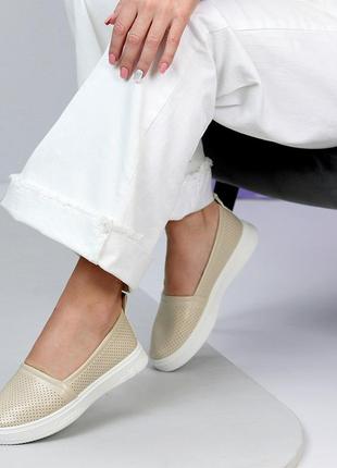 Бежеві жіночі мокасини туфлі з наскрізною перфорацією4 фото