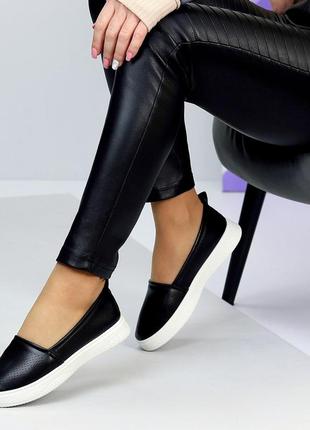 Чорні жіночі мокасини туфлі з наскрізною перфорацією4 фото