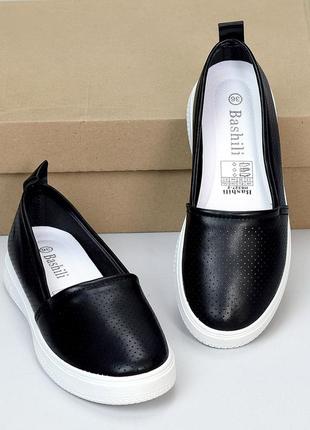 Чорні жіночі мокасини туфлі з наскрізною перфорацією7 фото