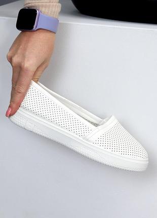 Білі жіночі мокасини туфлі з наскрізною перфорацією