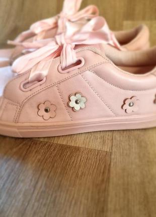Рожеві кросівки з квітами