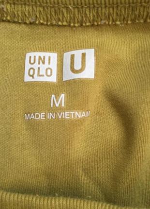 Футболка оливкового кольору від бренду «uniqlo»3 фото