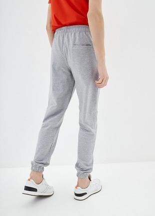 Спортивные серые мужские штаны спортивки