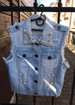 Фото 1407 джинсовая жилетка  размер xs
