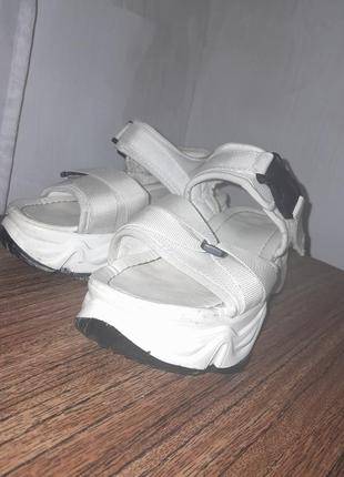 Босоніжки