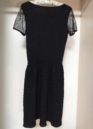 Чёрное платье из плотного трикотажа с кружевом4 фото