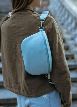 Стильная кожанная женская сумка на пояс бананка dallas youzone голубая элегантная женская сумка из кожи7 фото