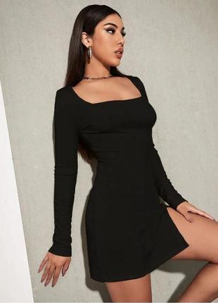 Базова жіноча маленька чорна сукня міні