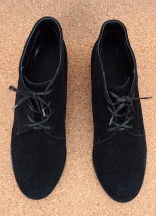 Женские ботиночки на низком каблуке3 фото