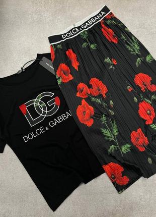 Жіночий костюм dolce&gabbana.