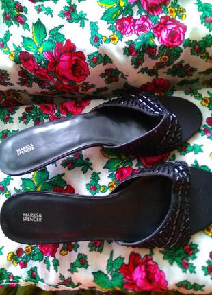 Шльопанцімагкѕ & spencer. 39і1/2розмір,ціна 100грн,нові.
